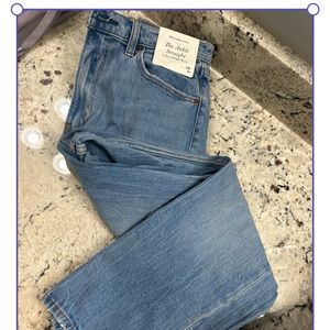 Abercrombic & Fitch
The 90s
Straight
Ultra High Rise
NWT